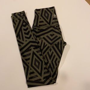 Lululemon limited edition HR WU size 6